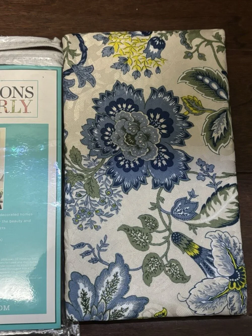 Traditions by Waverly Navarra Antique Scallop Valance Rod Pocket 52